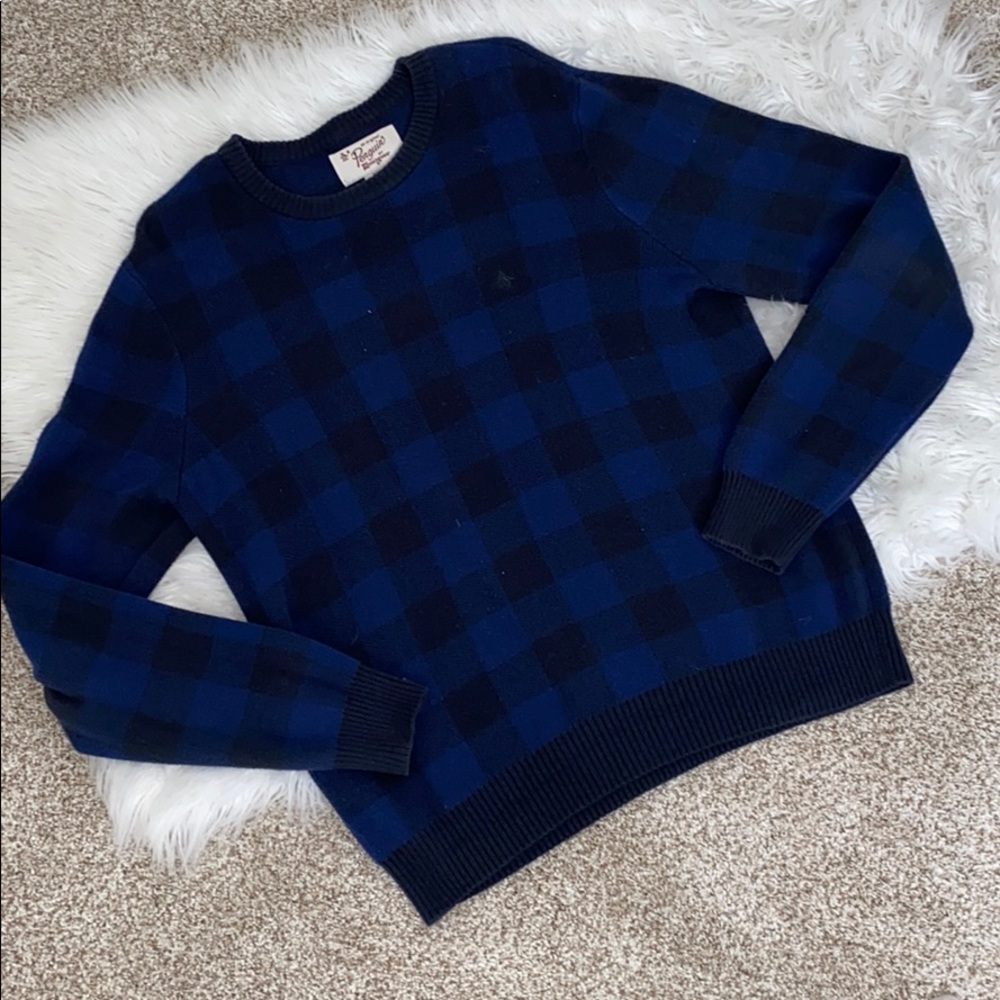 • Penguin Sweater •